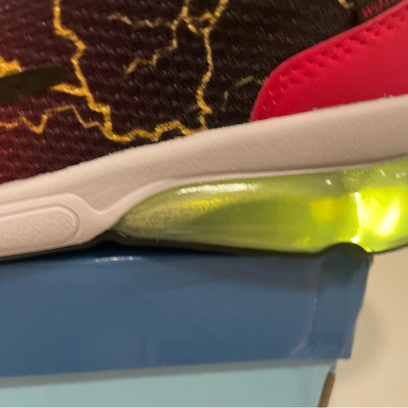 ✨ PRICE DROP! ✨ NWT STRIDE RITE Light-Up Lightning Sneaker Boys Size 3M - Picture 2 of 7